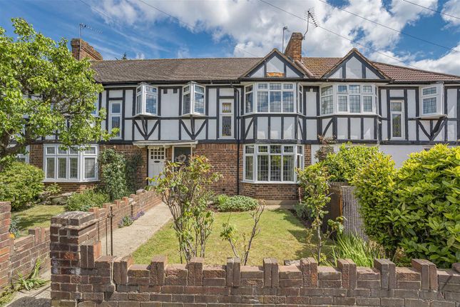 3 bed property, in Hollybush Road, £825,000
