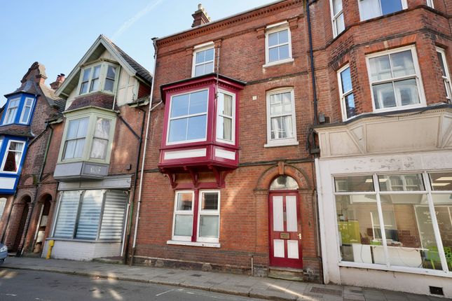 4 bed property, in Mount Street, £300,000