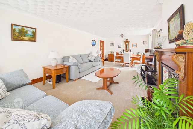 4 bed property, in The Green, £400,000