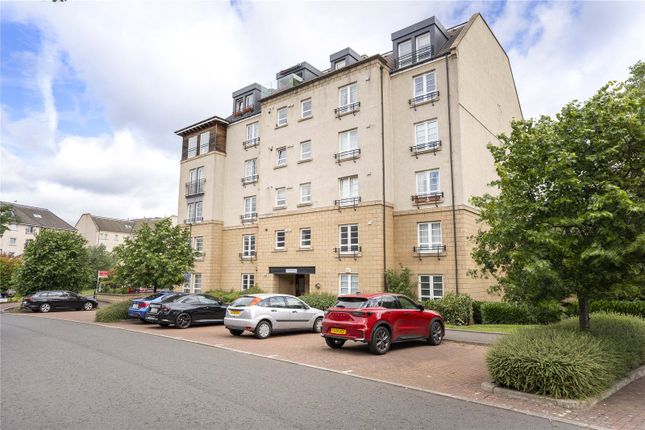 3 bed property, in Powderhall Rigg, £325,000