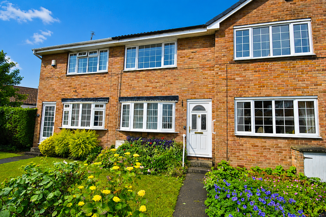 2 bed property, in St. Marys Gate, £190,000