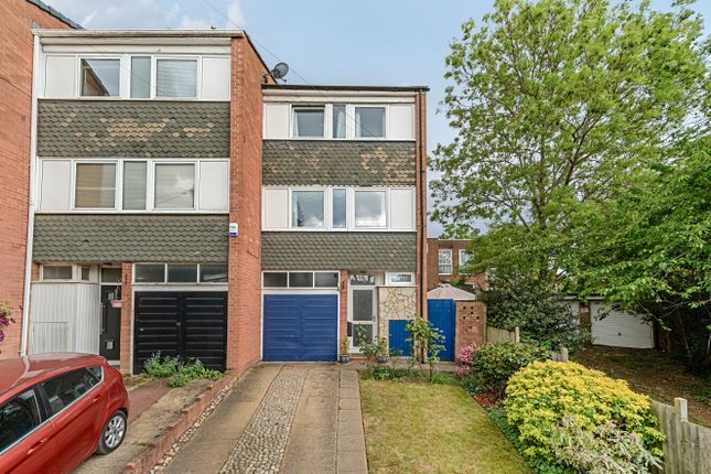 3 bed property, in Hillbrow Road, £575,000