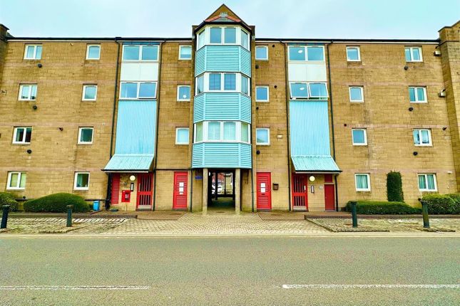 1 bed property, in Ferrara Square, £127,500