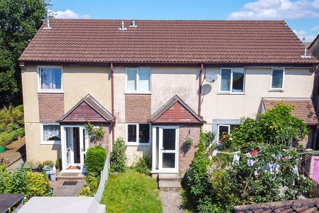 2 bed property, in Hazeldene Close, £200,000