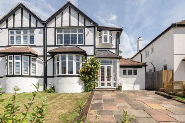 3 bed property, in The Knoll, £950,000