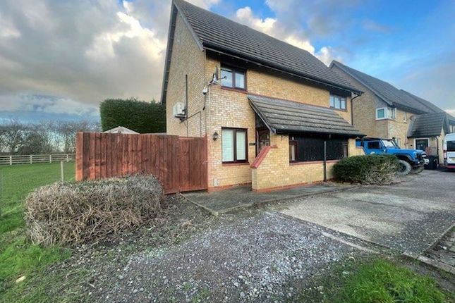 2 bed property, in Thrupp Close, £205,000