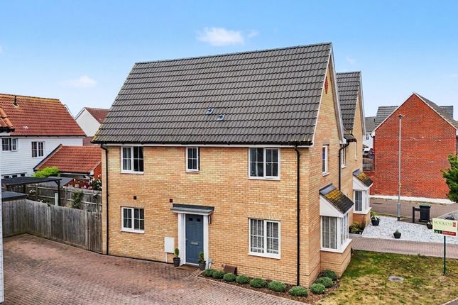 3 bed property, in Dandelion Crescent, £299,500