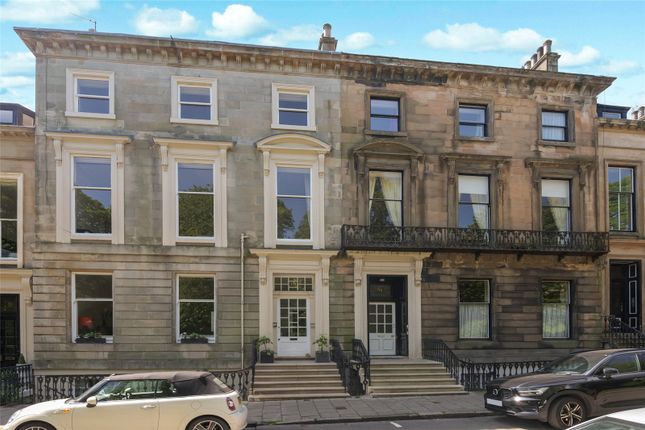 3 bed property, in Kew Terrace, £320,000