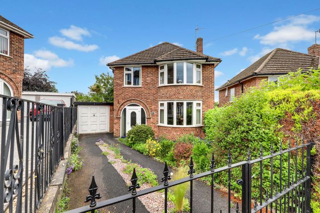 3 bed property, in Trevone Avenue, £270,000