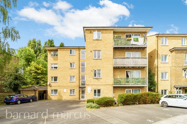 2 bed property, in Corfe Close, £240,000