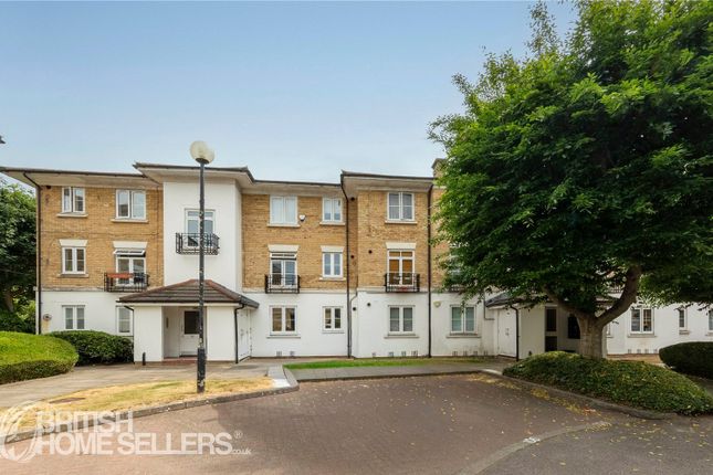 1 bed property, in Kingswood Drive, £215,000