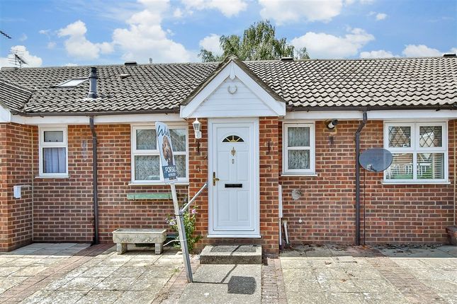 2 bed property, in Abbey Fields, £185,000