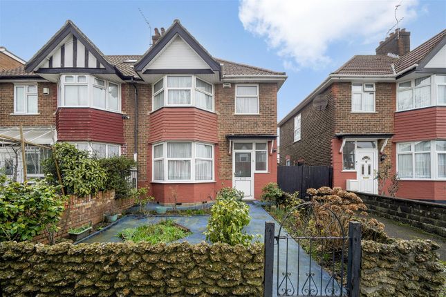 3 bed property, in Sylvia Gardens, £575,000