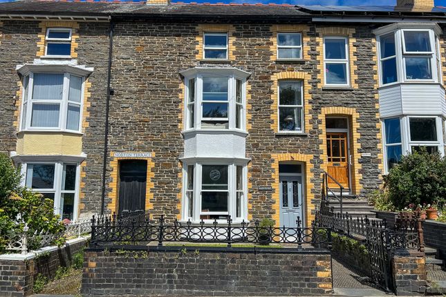 5 bed property, in Llanbadarn Road, £345,000