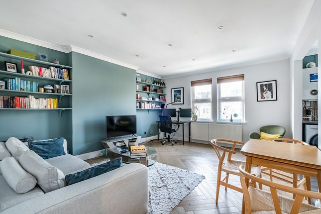 1 bed property, in Fordwych Road, £450,000