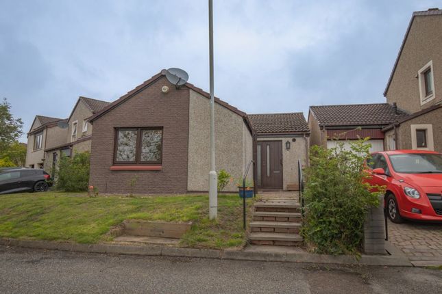 2 bed property, in 2 Crombie Close, £129,000