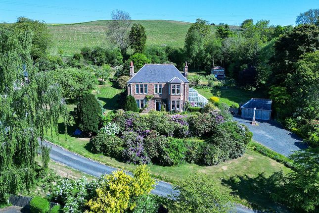4 bed property, in Lauder Road, £550,000