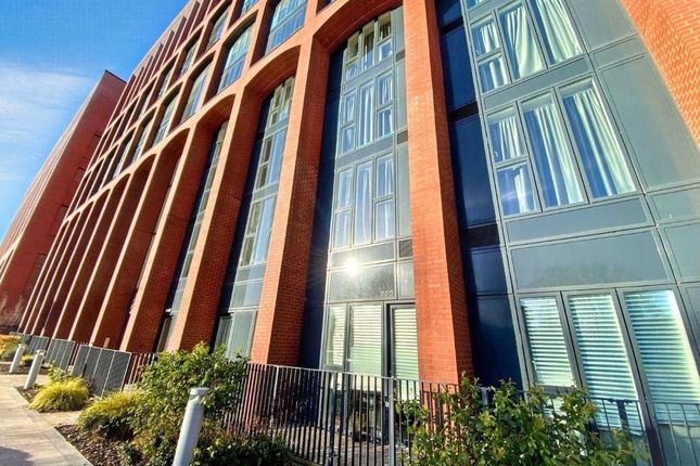 1 bed property, in City Gardens, £165,000