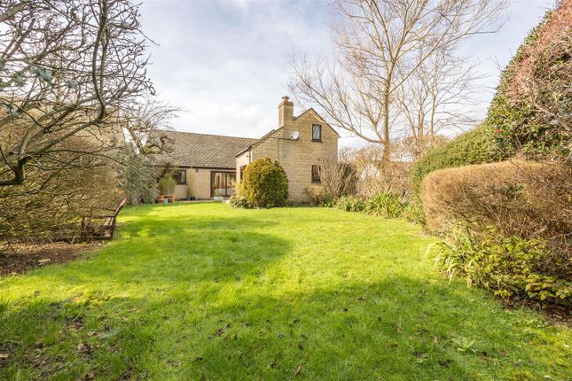 5 bed property, in Park Close, £650,000