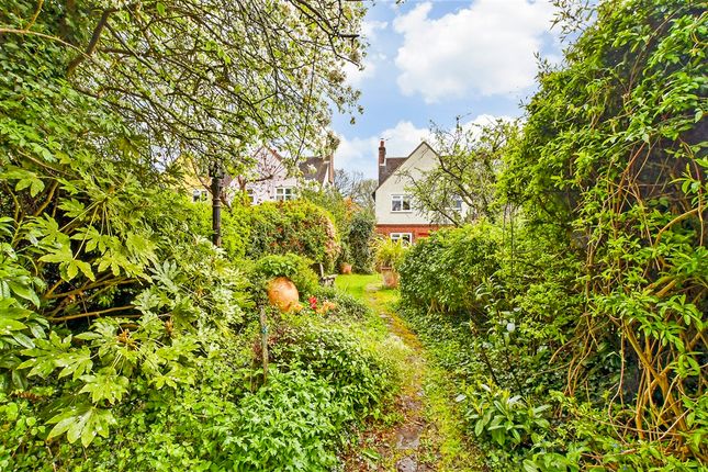 3 bed property, in Stane Street, £550,000