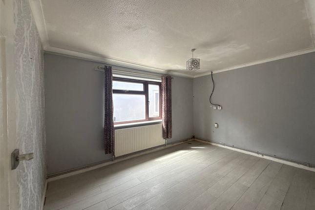2 bed property, in Bobbing Hill, £276,000