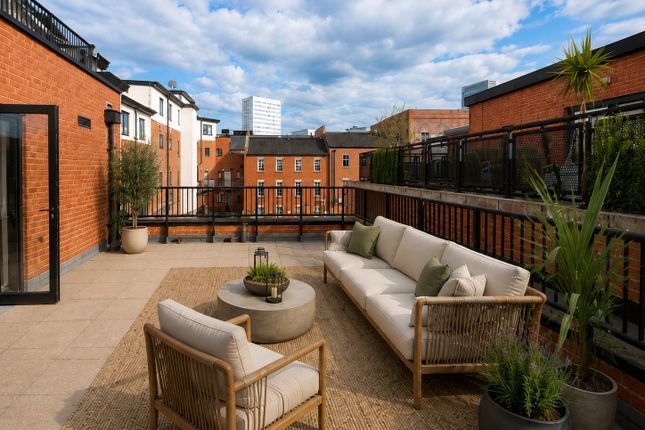1 bed property, in Kings Court Plaza, £170,000