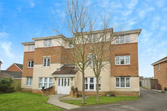 2 bed property, in Lincoln Way, £60,000