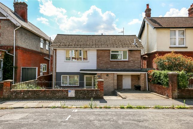 3 bed property, in Victoria Road, £370,000