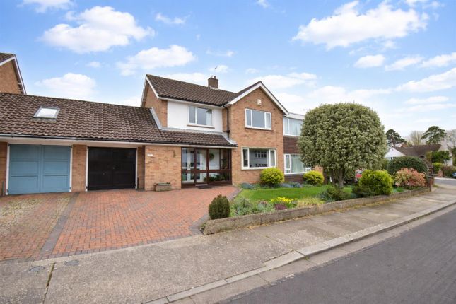 5 bed property, in Coombe Bridge Avenue, £850,000
