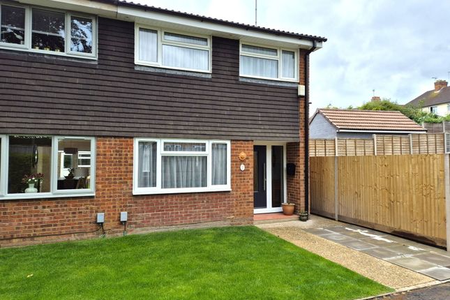 3 bed property, in Folly Close, £465,000
