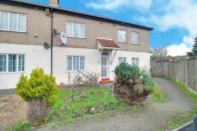 2 bed property, in 111 Willow Tree Lane UB4, £305,000