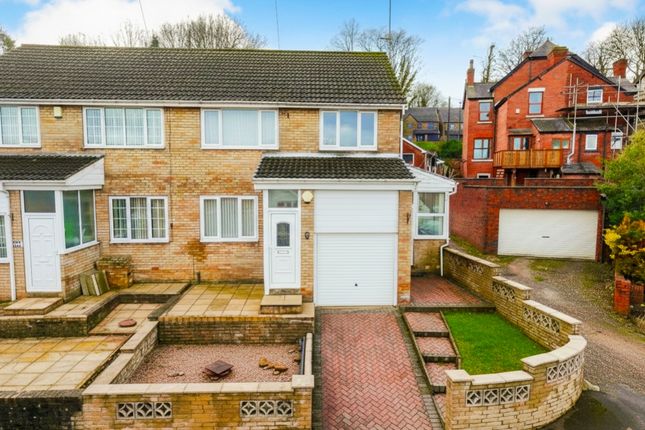 3 bed property, in 8 Priory Close, £170,000