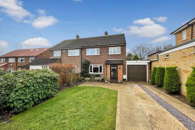 3 bed property, in Pomeroy Close, £775,000