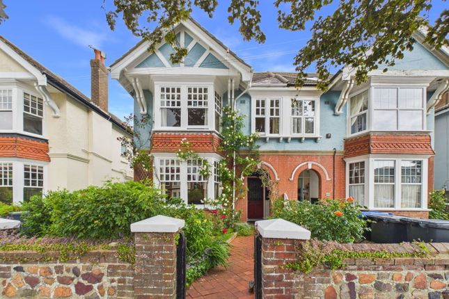 4 bed property, in Windsor Road, £675,000
