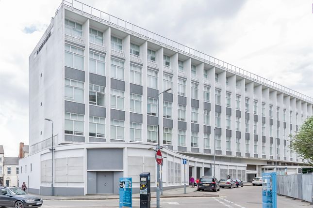 1 bed property, in Lee Street, £70,000