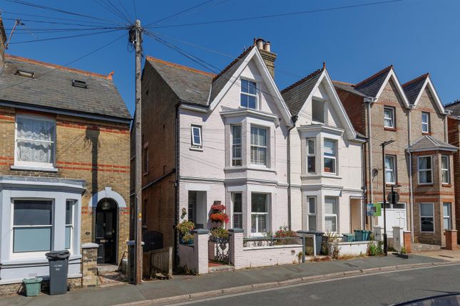 5 bed property, in Beckford Road, £485,000