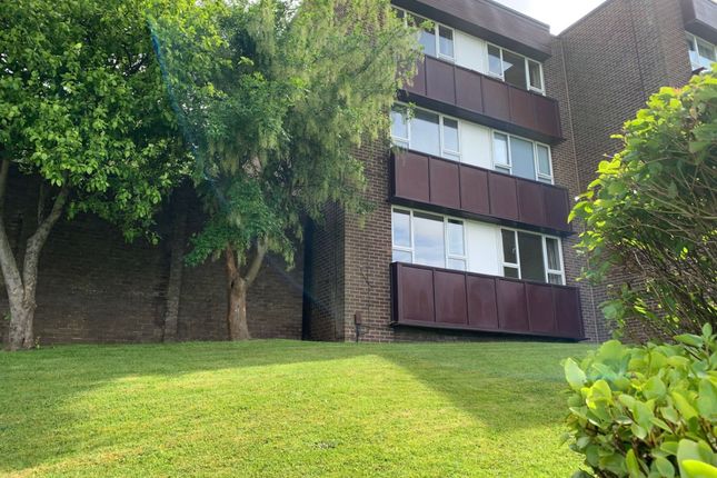 2 bed property, in Lunesdale Court, £115,000