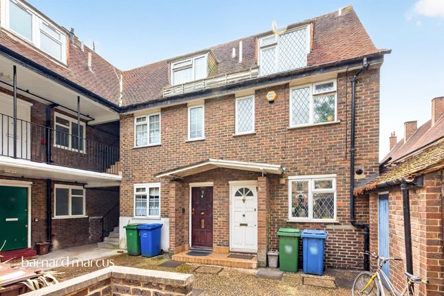 3 bed property, in Penton Place, £700,000