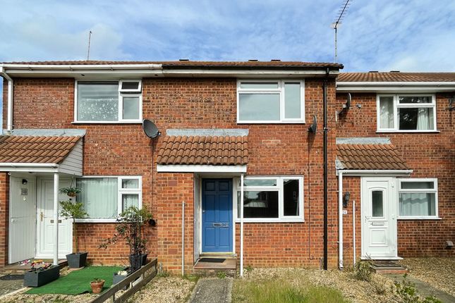 2 bed property, in Garwood Close, £170,000