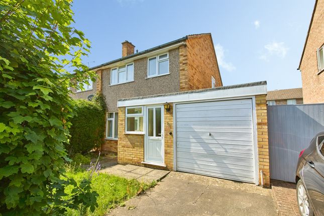 3 bed property, in Dresden Close, £250,000