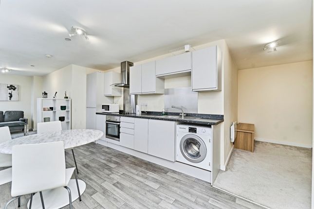 2 bed property, in Bridge Street, £85,000