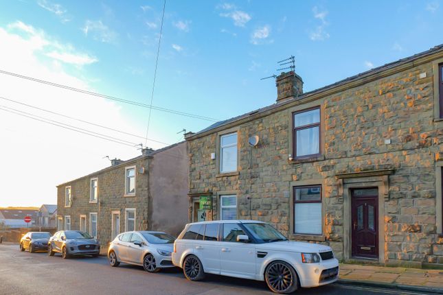1 bed property, in Read Street, £64,000