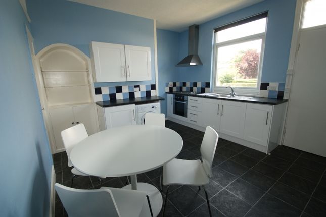 3 bed property, in Meanwood Road, £165,000