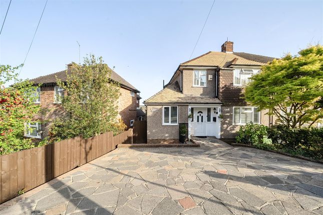 4 bed property, in Newstead Avenue, £850,000