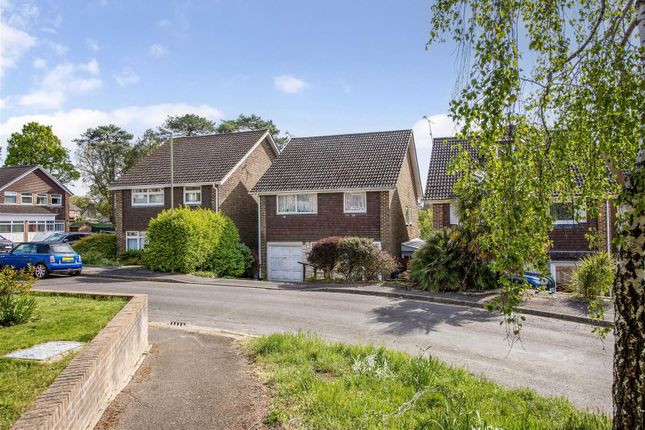 4 bed property, in Hermitage Gardens, £400,000