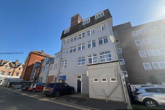 1 bed property, in Lorne Park Road, £55,000