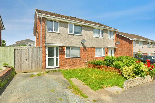 3 bed property, in Swan Gardens, £270,000