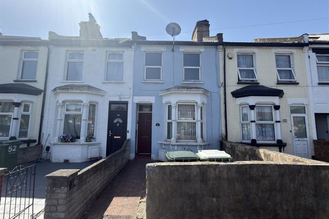 2 bed property, in Boleyn Road, £400,000