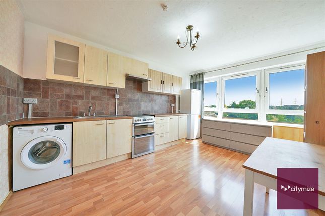 2 bed property, in Alderman Avenue, £215,000