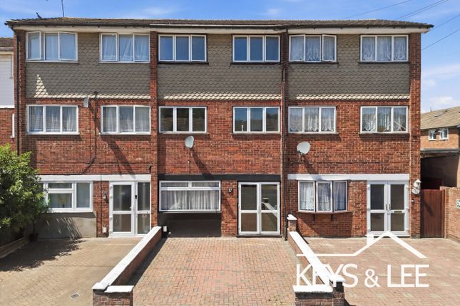 4 bed property, in Charlotte Gardens, £375,000